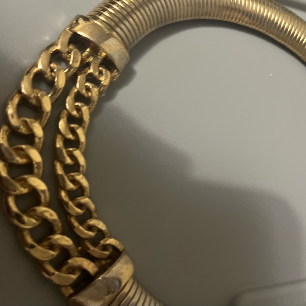 Elegant Gold-Tone Women's Necklace - Picture 5 of 9